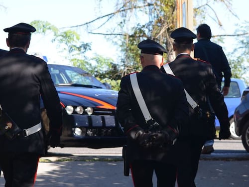 Tenta di uccidere la ex moglie con una balestra poi si ammazza