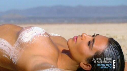 Kim Kardashian nuda nel deserto 3