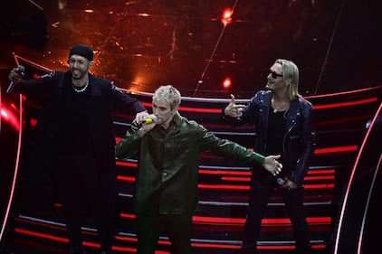 Sanremo 2024: ecco il look della quarta serata del Festival di Mr.Rain 6