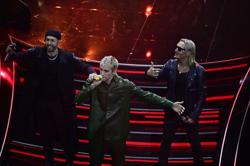 Sanremo 2024: ecco il look della quarta serata del Festival di Mr.Rain 6