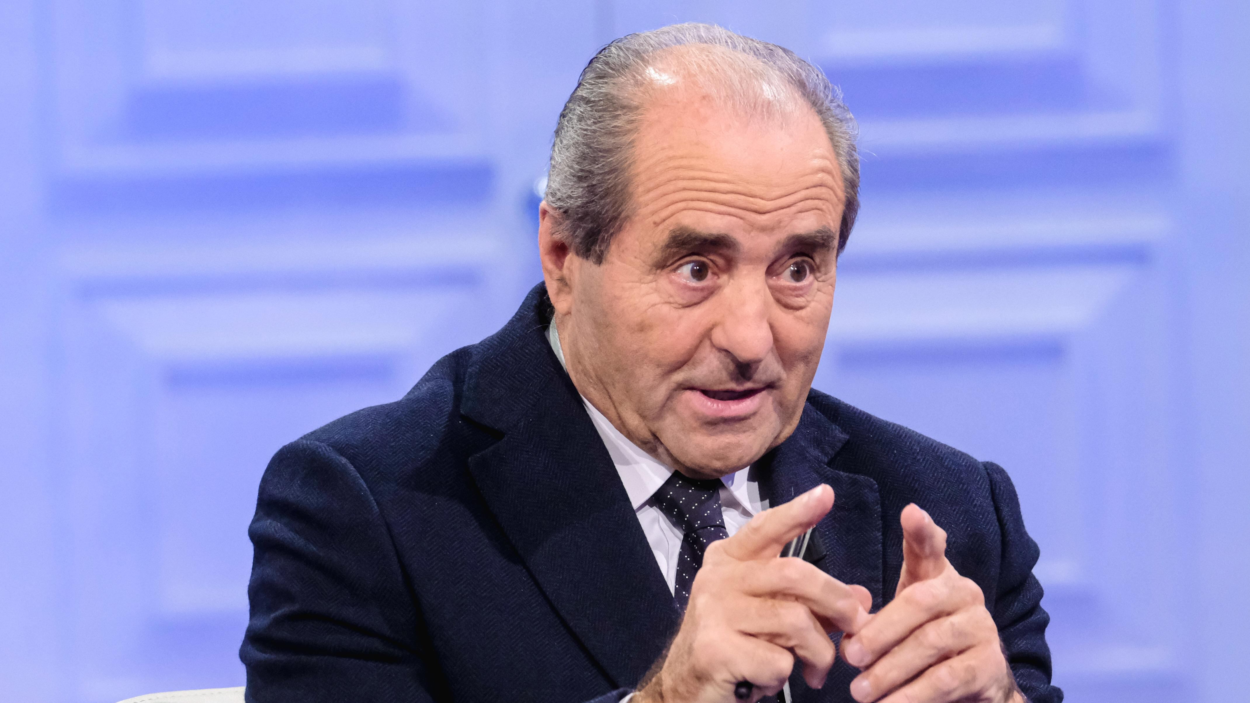 Arriva la tassa per chi assume migranti, Di Pietro sindaco di Milano e lo scisma: quindi, oggi…