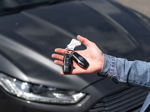 Incentivi auto elettriche, ecco la data: click day il 22 ottobre, cosa c'è da sapere