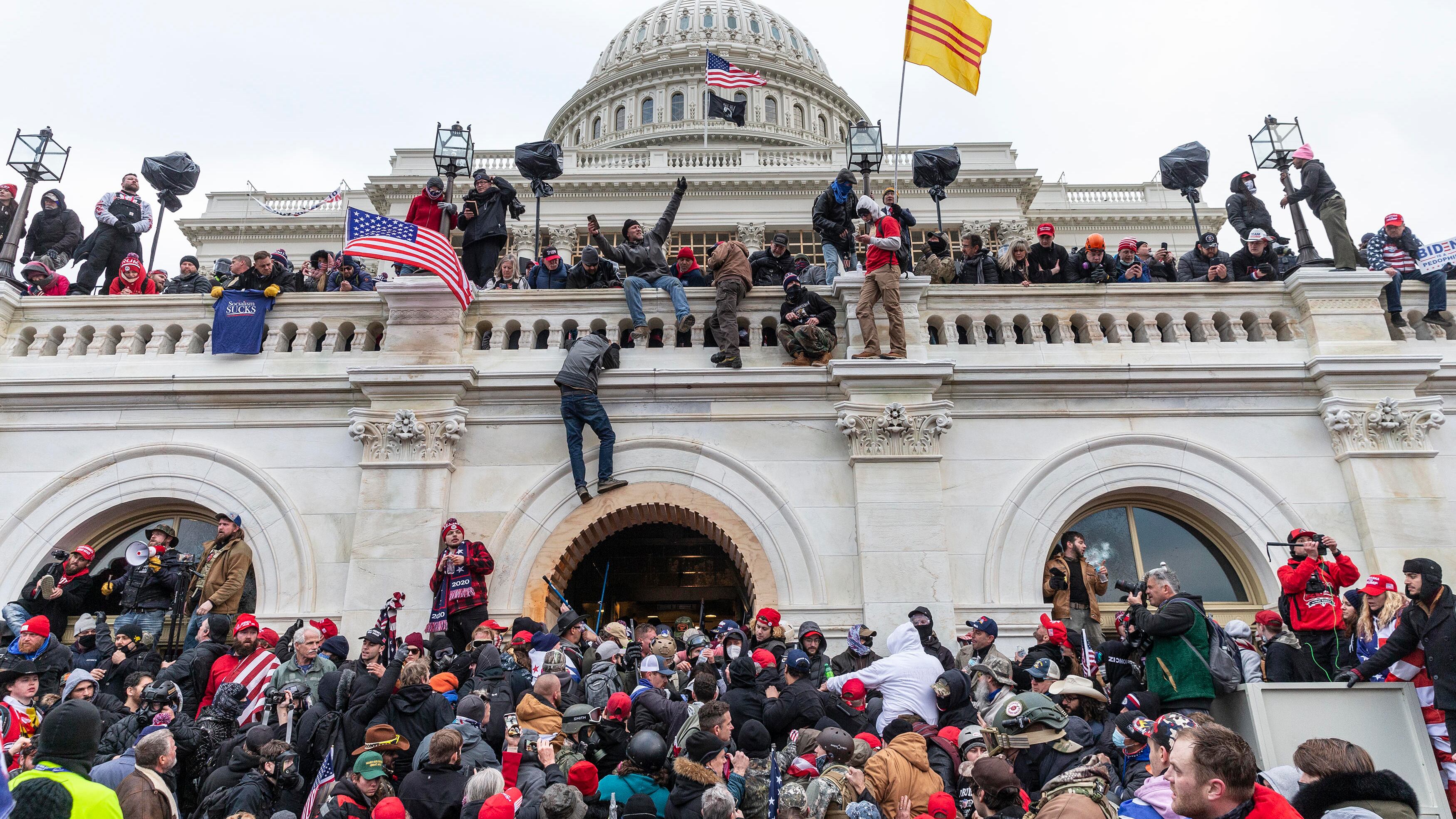 "Assalteranno il Congresso". Ma l'Fbi ignorò la soffiata: il giallo