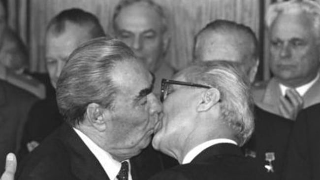Il bacio tra due atlete russe? "Solo gioia". I diritti gay non c'entrano