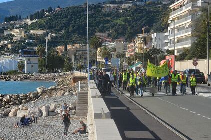 La marcia dei gilet jaunes verso la frontiera di Ventimiglia 11