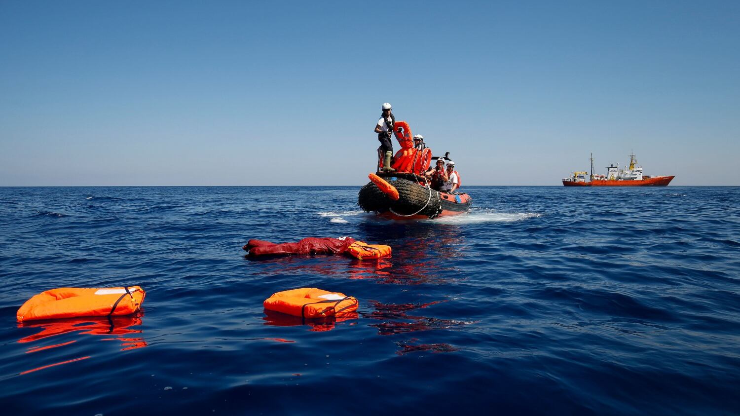 "Rifiuti infetti smaltiti da stracci". Sotto sequestro due navi di Msf