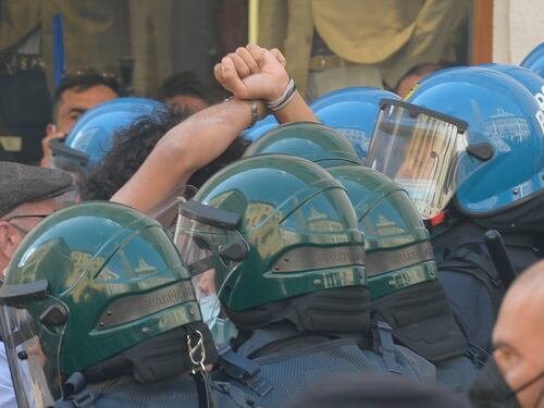 Ascoltare i disperati per battere i violenti