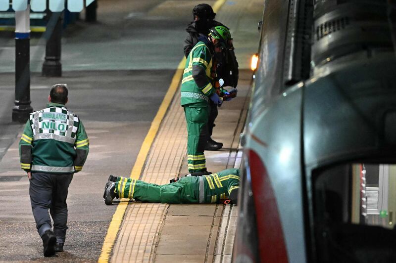 Attacco al coltello nei pressi di Londra: le immagini 5