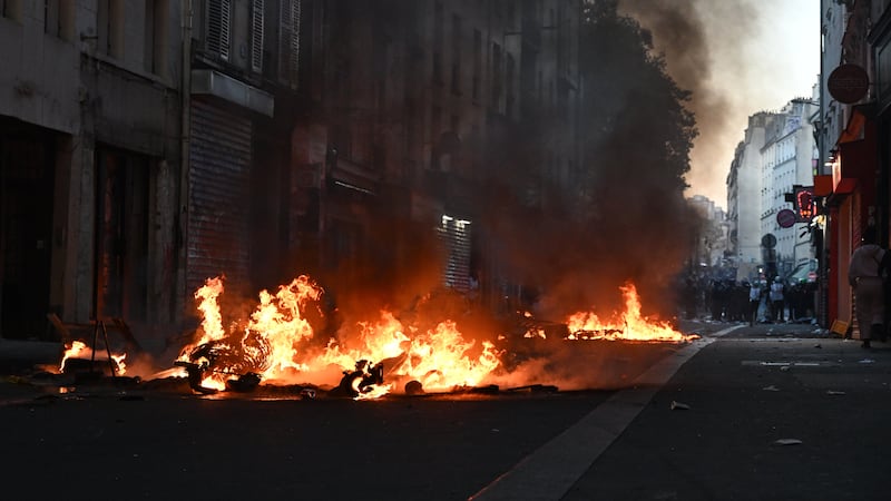 Rivolte nelle strade e chiese assaltate: in Francia le proteste sono anche un assalto alla cristianità