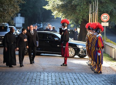 Zelensky a Castel Gandolfo: le foto 1