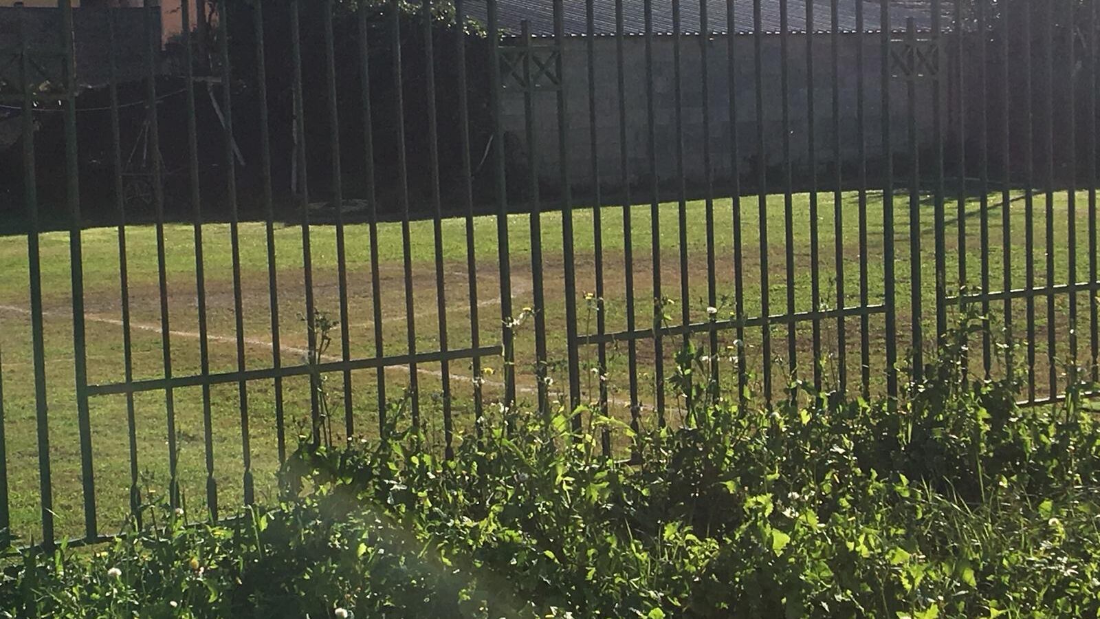 C'è pure il campo di calcio "spontaneo"