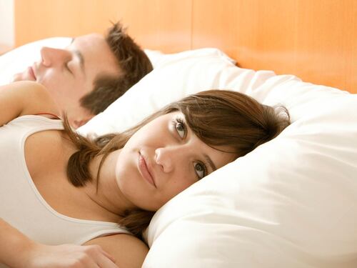 Gli italiani a letto? Dei fulmini Ogni 3 giorni ma per 2 minuti