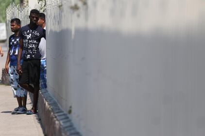 Giugliano, i migranti protestano contro le condizioni di vita 9
