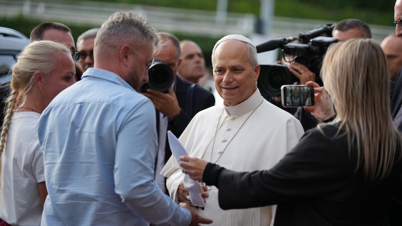 Il Papa ha lasciato il Gemelli ed è tornato in Vaticano. Domani l’Angelus dal Palazzo Apostolico