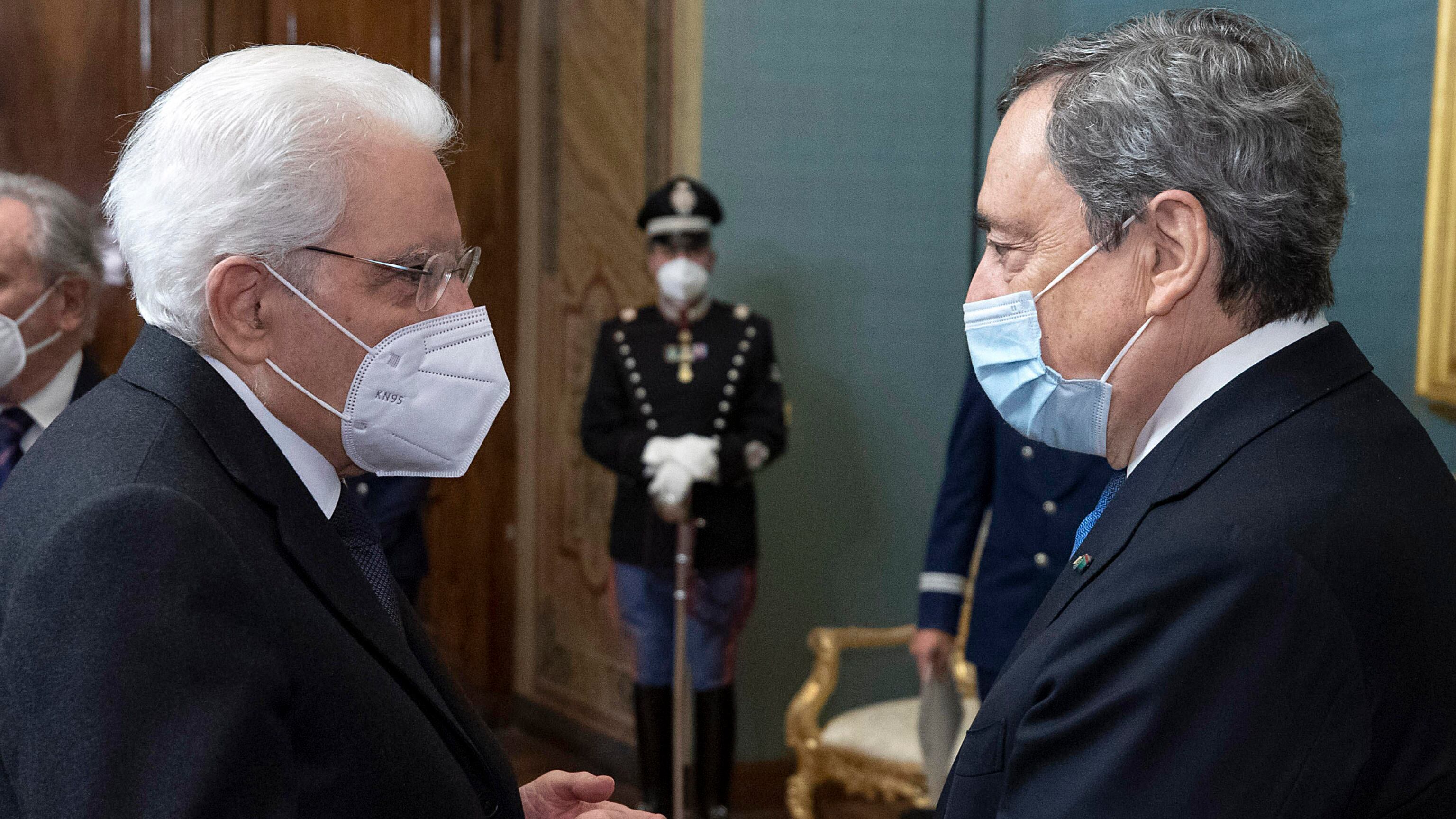"Si rischia la crisi". Tensione dopo lo strappo M5S, Draghi va da Mattarella