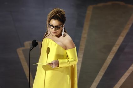 Ruth E. Carter premiata con l'Oscar per i migliori costumi di "Black Panther-Wakanda Forever"