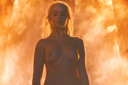 Emilia Clarke nuda in Game of Thrones