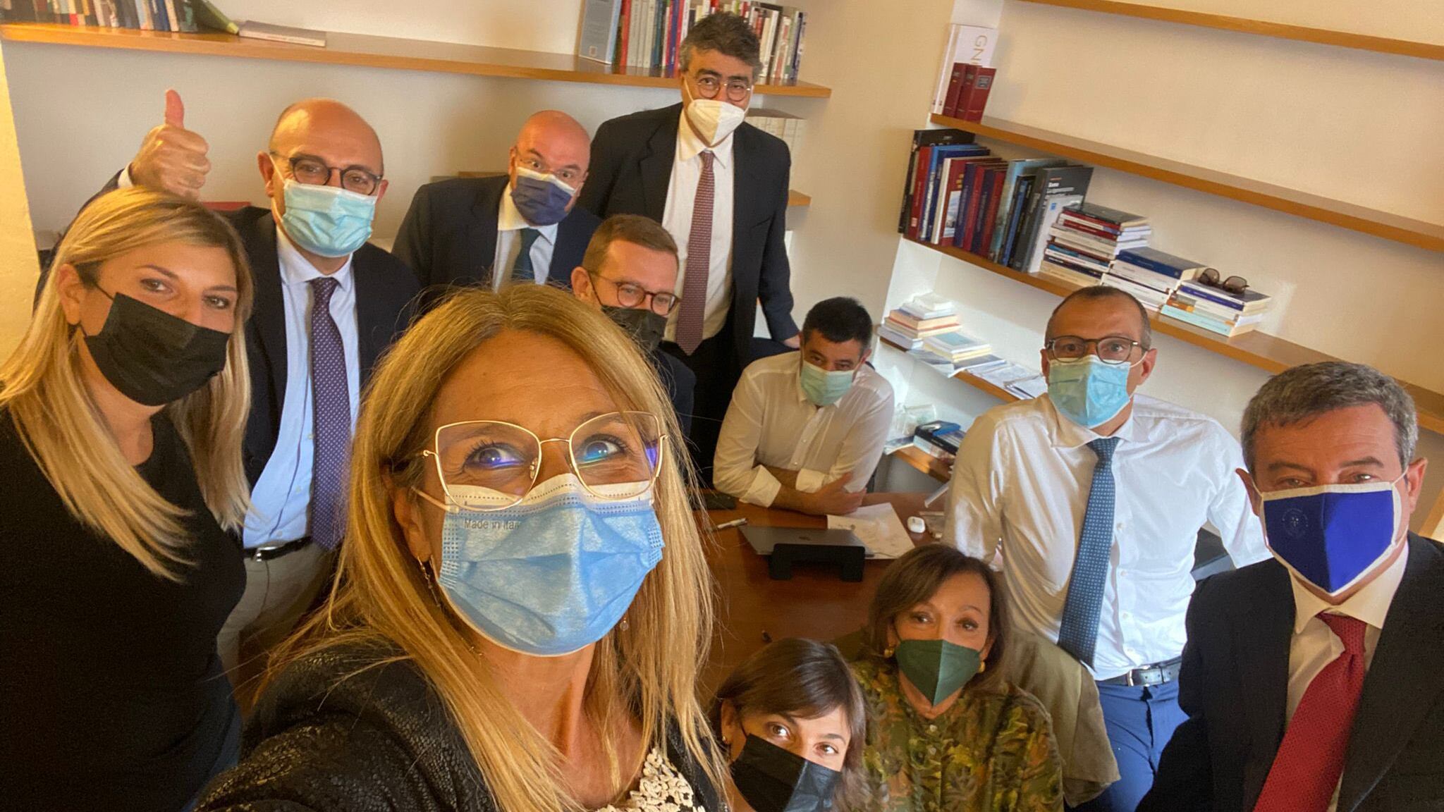 Euforia del Pd per i risultati elettorali ma a vincere è stato l'astensionismo