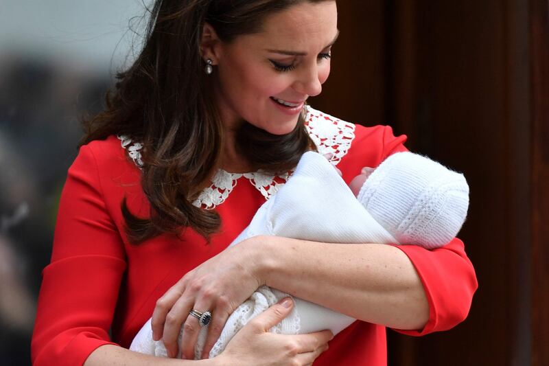 Kate Middleton raggiante dopo il parto 10