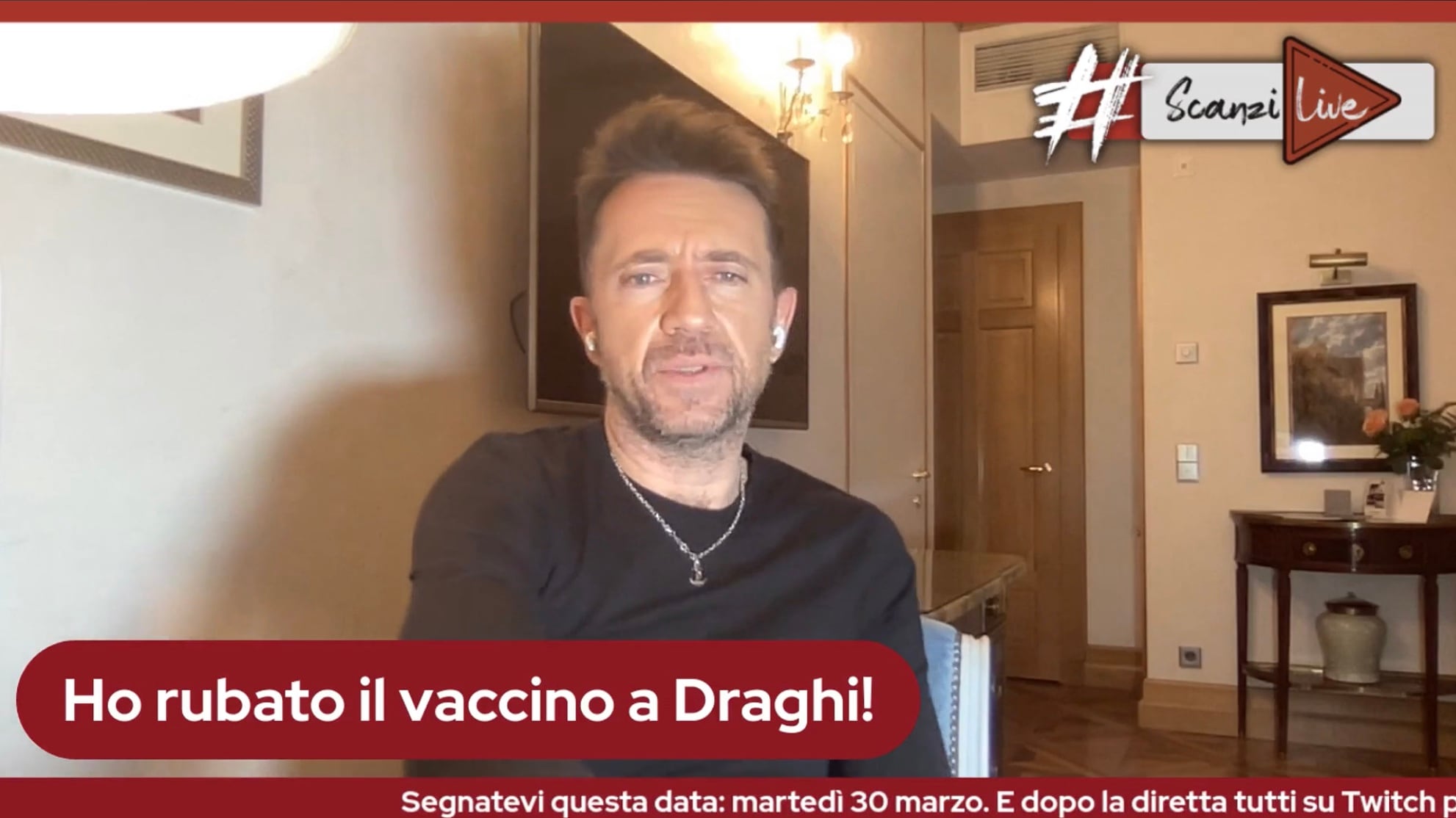 La rivelazione di Dagospia: "La diretta Facebook di Andrea Scanzi? Da un hotel a 5 stelle a Merano"