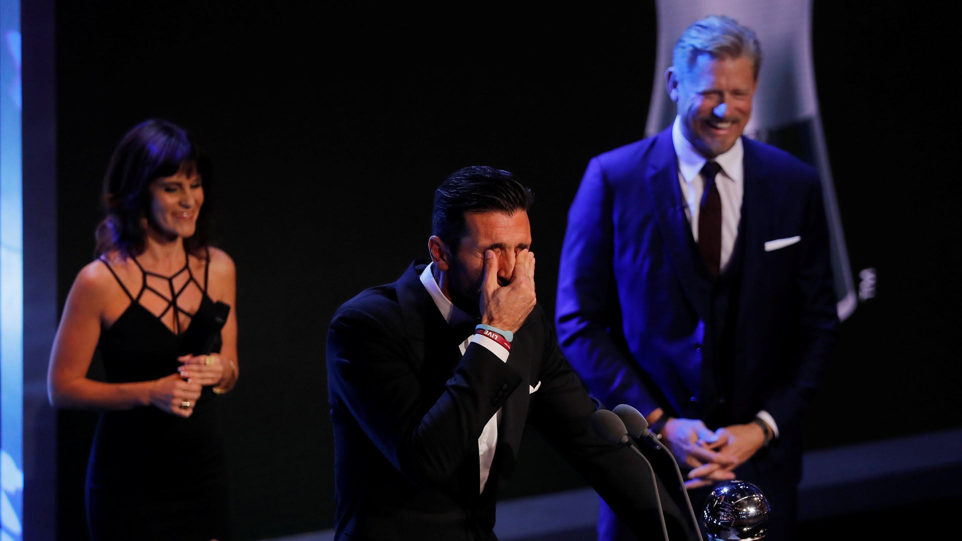 Buffon con le lacrime agli occhi: è lui il miglior portiere dell'anno