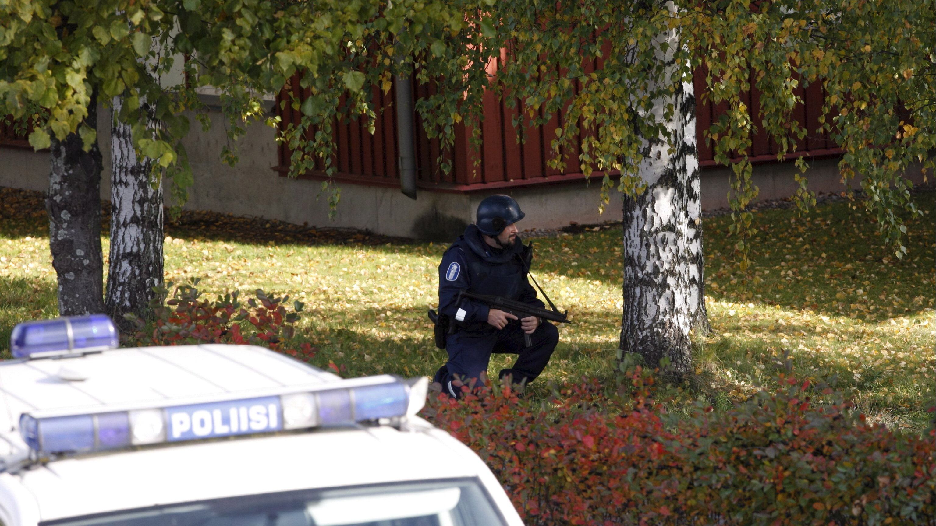 Finlandia, studente spara a scuola: 11 vittime