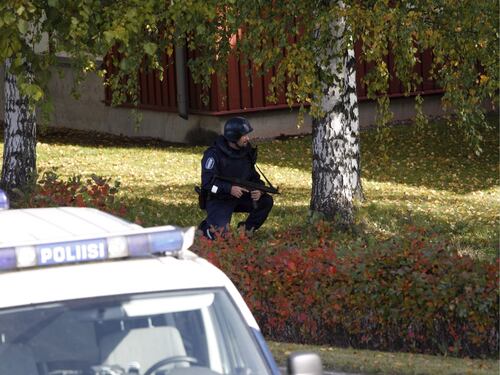Finlandia, studente spara a scuola: 11 vittime
