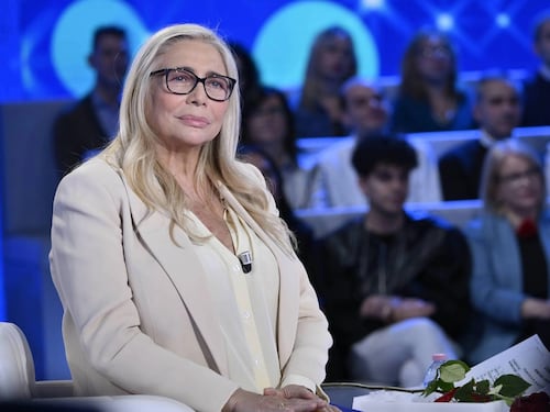 Mara Venier spiazza tutti: "Lo faccio oggi sennò mi commuovo". Cosa è successo a Domenica In