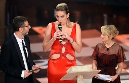 Sanremo: Veronica Angeloni la "lady in red" 5