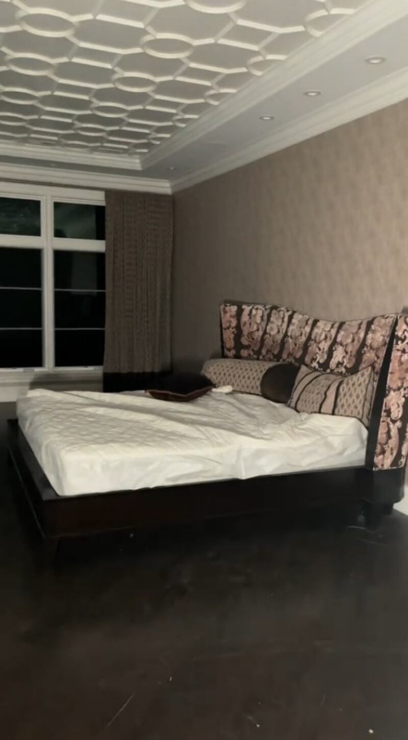 Le immagini della villa abbandonata di Michael Jordan a Chicago 9