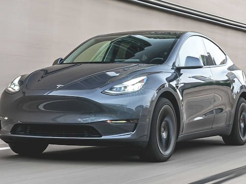 Tesla Model Y, con il taglio dei prezzi il SUV elettrico rientra negli incentivi
