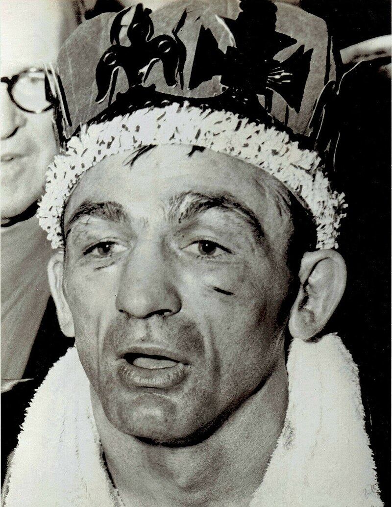 Carmen Basilio nel 1955, dopo aver vinto il titolo mondiale dei pesi welter contro Tony De Marco 