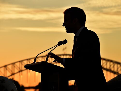 Libia, ora l'Italia punta il dito: "Dietro gli scontri c'è Macron"