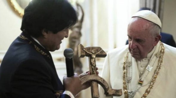 Papa Francesco. "Porto in Vaticano crocifisso di Morales"
