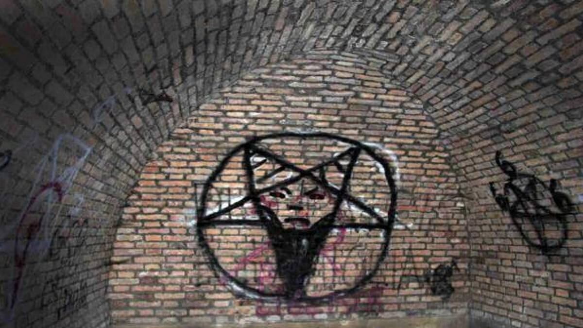 "C'è una setta satanica". Spariscono tabernacolo e ostie: il sospetto