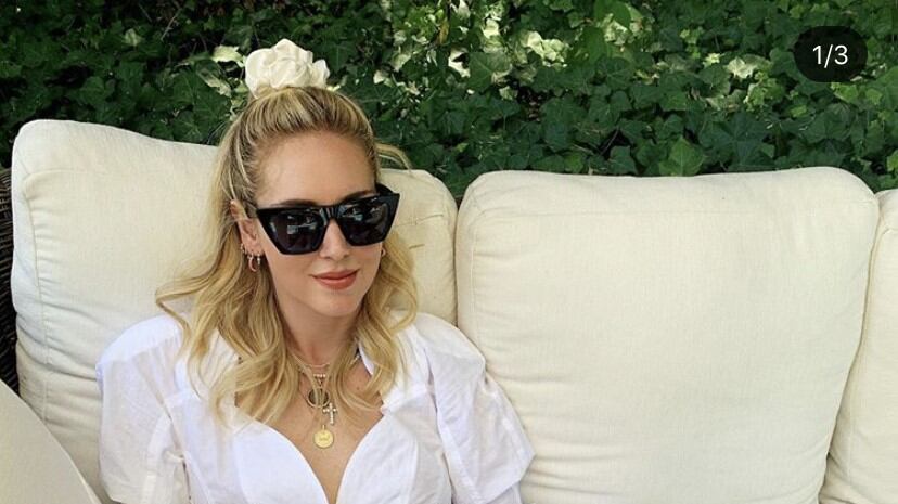 Chiara Ferragni e la mano sulla pancia che insospettisce i fan: "Bebè in arrivo?"