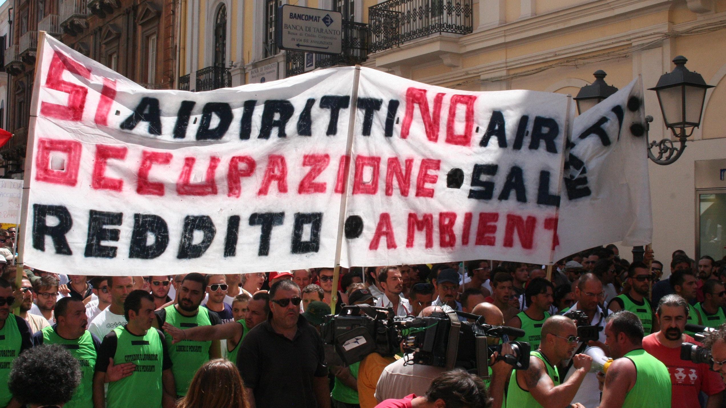Clini e Passera a Taranto. Dall'Ilva 146 milioni per l'ambiente