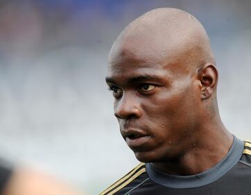 Balotelli, via cresta ed orecchini 5