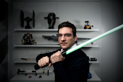 In Francia giocare con le spade laser è ora disciplina sportiva 4