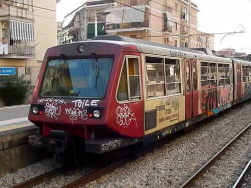 Circumvesuviana, deraglia treno: paura tra i passeggeri