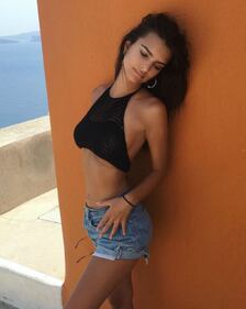 Emily Ratajkowski, selfie hot in reggiseno 18
