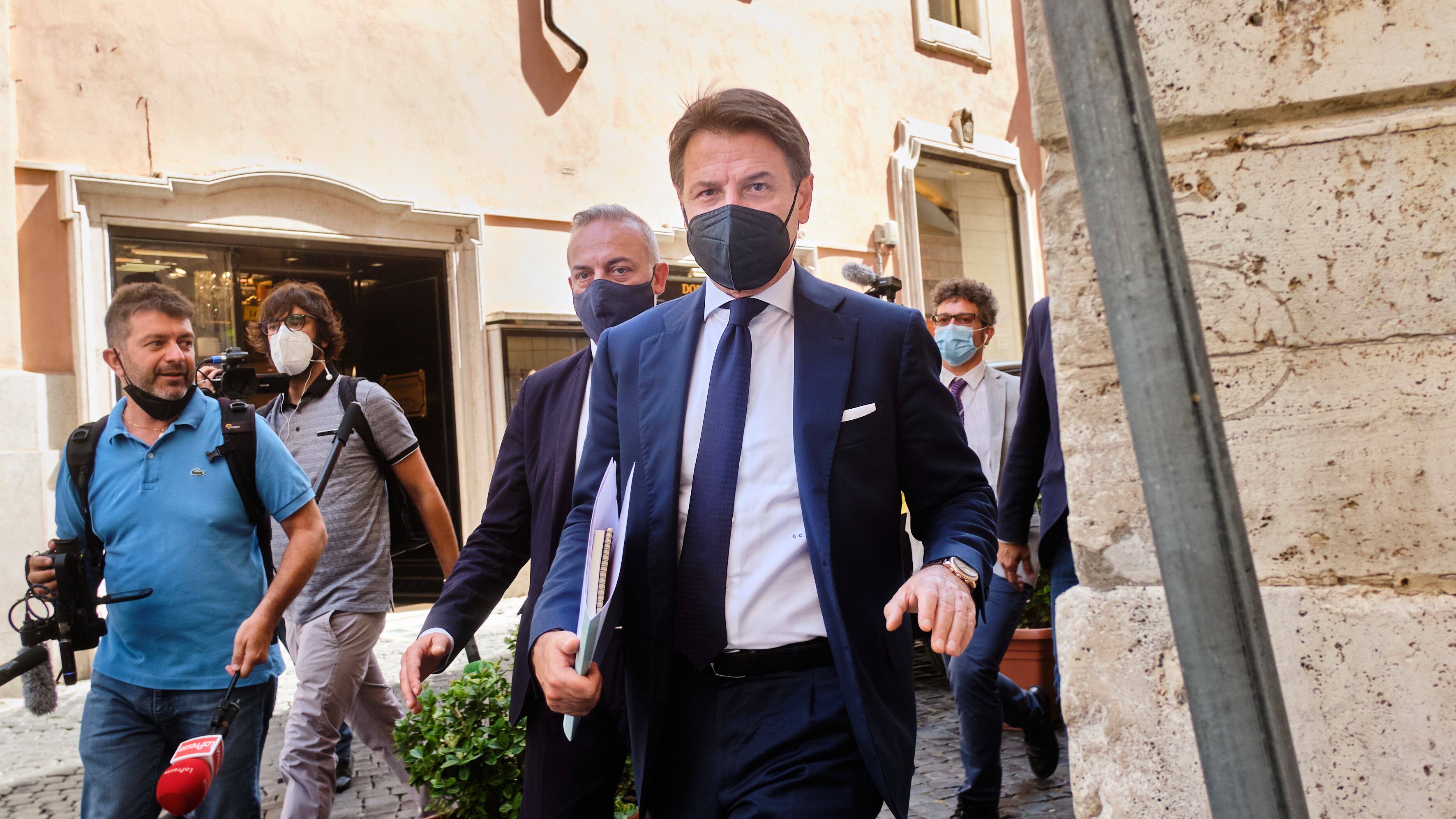 "Il reddito non si tocca". Ma Conte non fa tremare nessuno...
