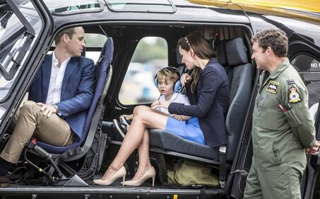 Che capricci, principe George! Tutte le foto alla base militare della Raf e dello "scivolone" sexy di Kate 15