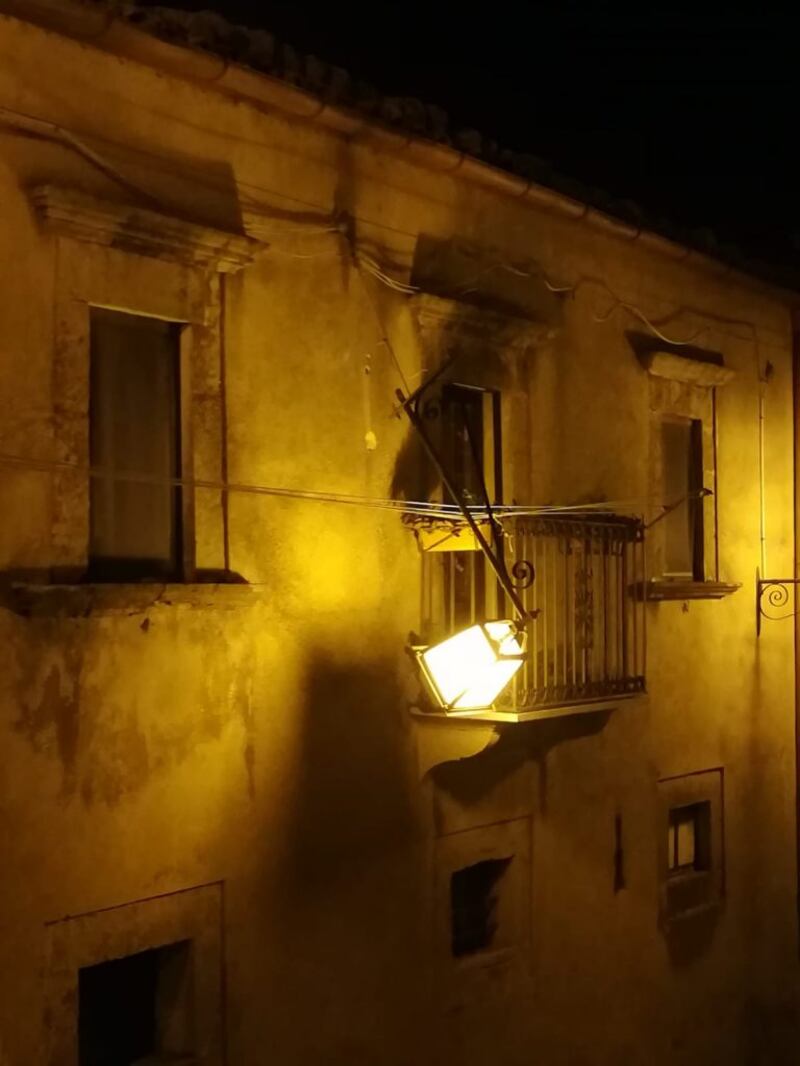 Tetti crollati, alberi sradicati e decine di feriti: il bollettino "di guerra" del vento 7