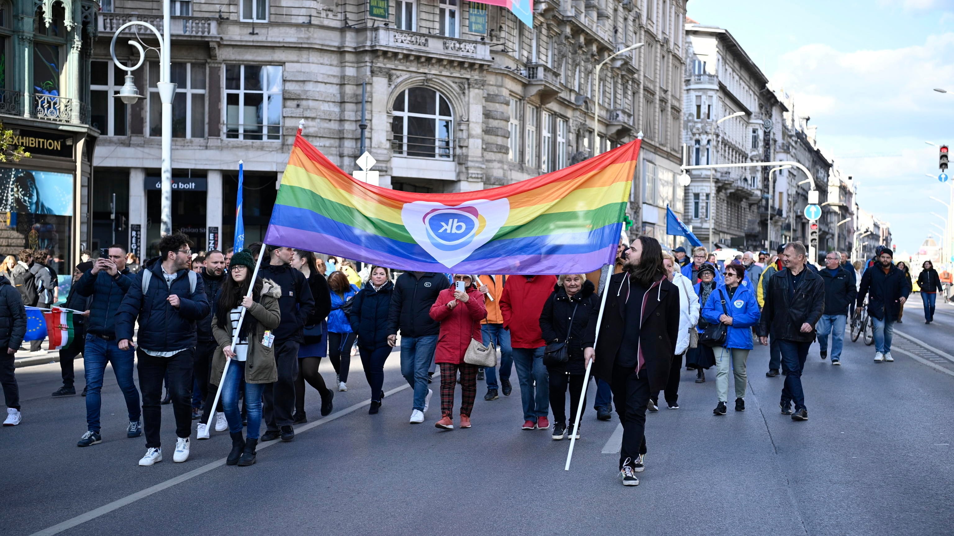 Ungheria, proteste per la nuova stretta contro la comunità Lgbt