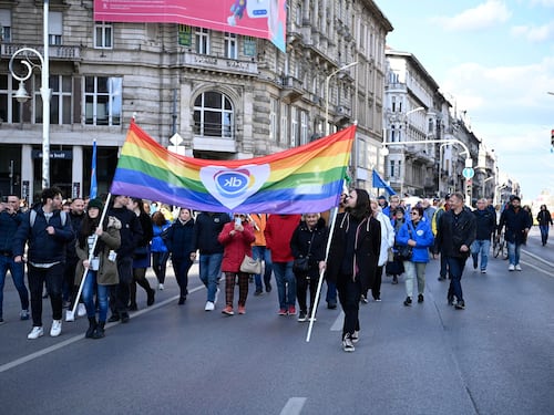 Ungheria, proteste per la nuova stretta contro la comunità Lgbt