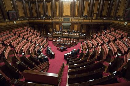 Padoan parla al Senato, nessuno viene ad ascoltarlo 2