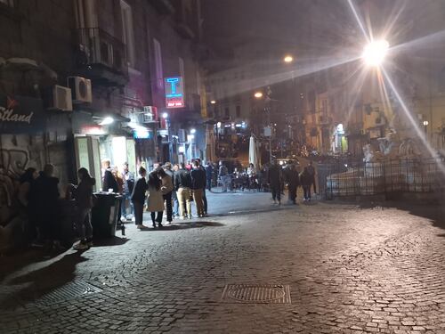 La movida nel centro storico di Napoli