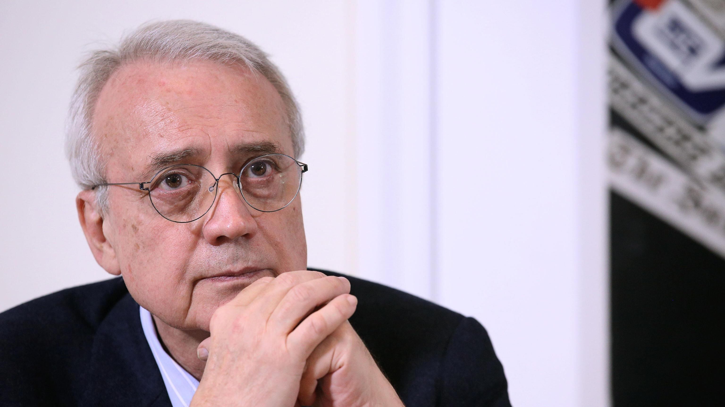 Terapia di gruppo al funerale della sinistra