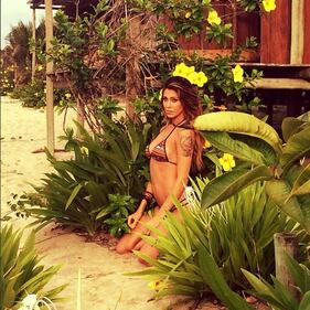Belen in gran forma sulle spiagge brasiliane 7